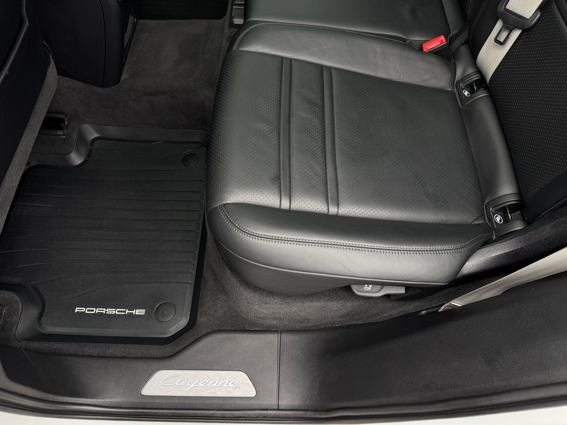 2023 Porsche Cayenne Platinum Edition