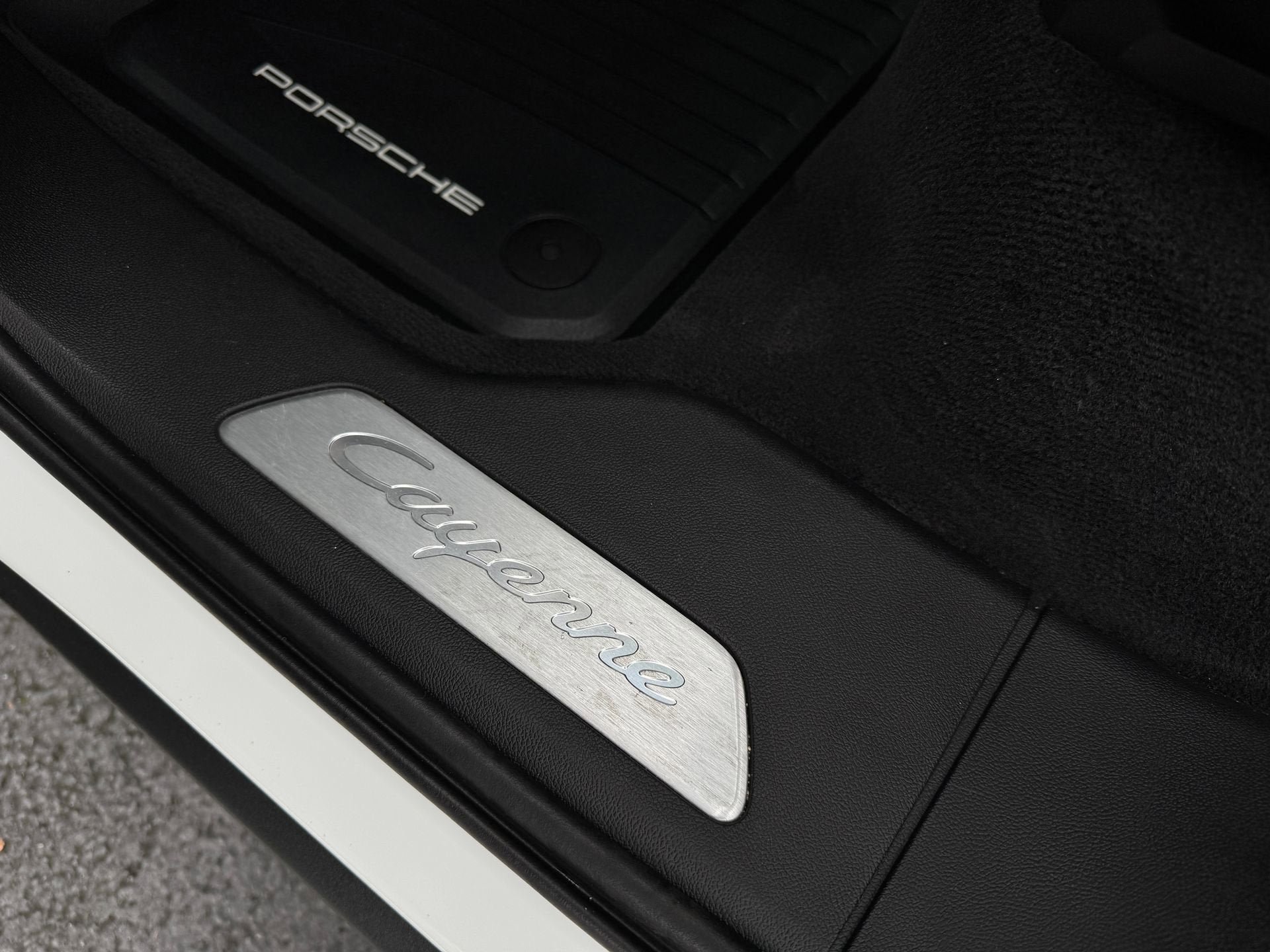 2023 Porsche Cayenne Platinum Edition