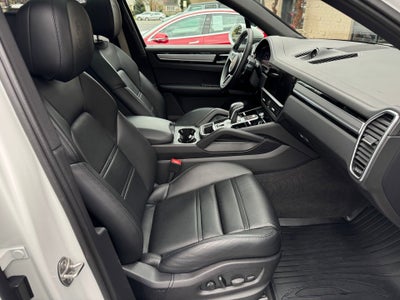 2023 Porsche Cayenne Platinum Edition
