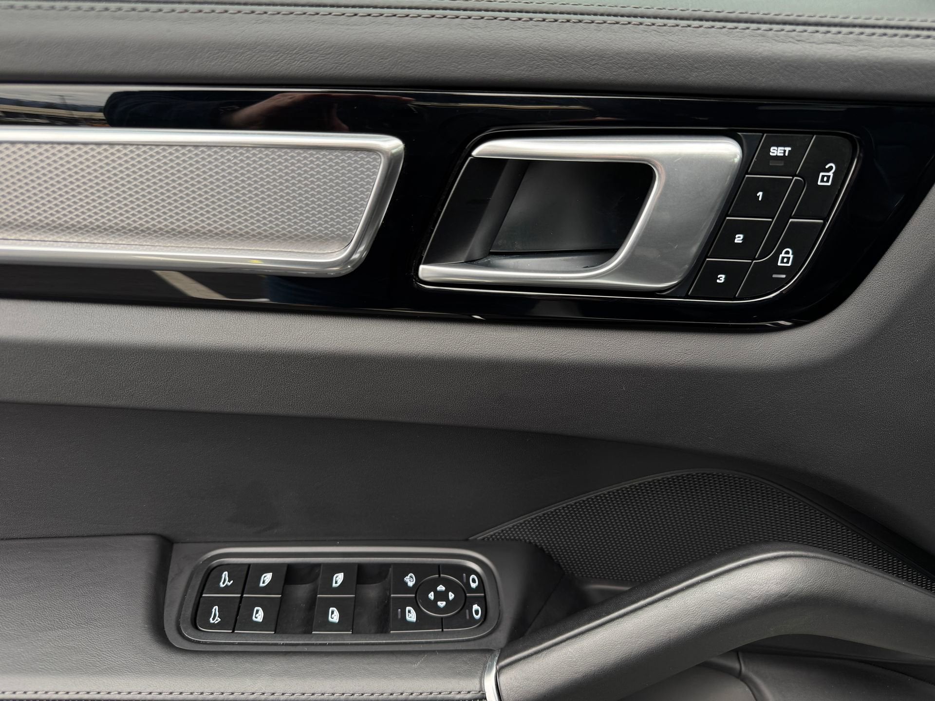 2023 Porsche Cayenne Platinum Edition