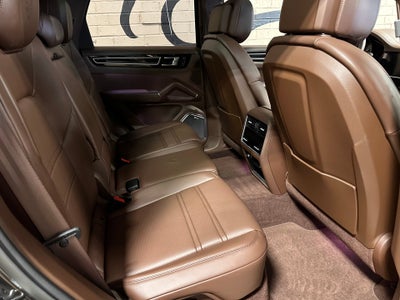 2023 Porsche Cayenne Platinum Edition
