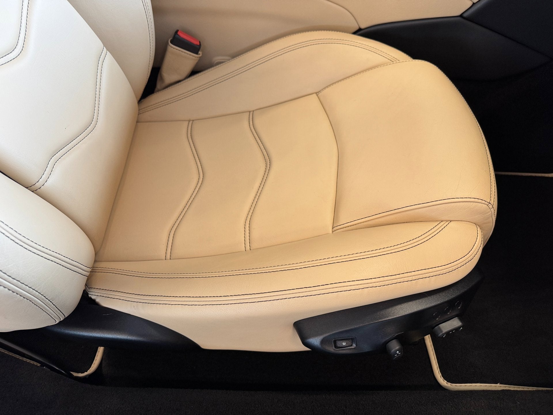 2014 Maserati GranTurismo Convertible 2dr Conv GranTurismo